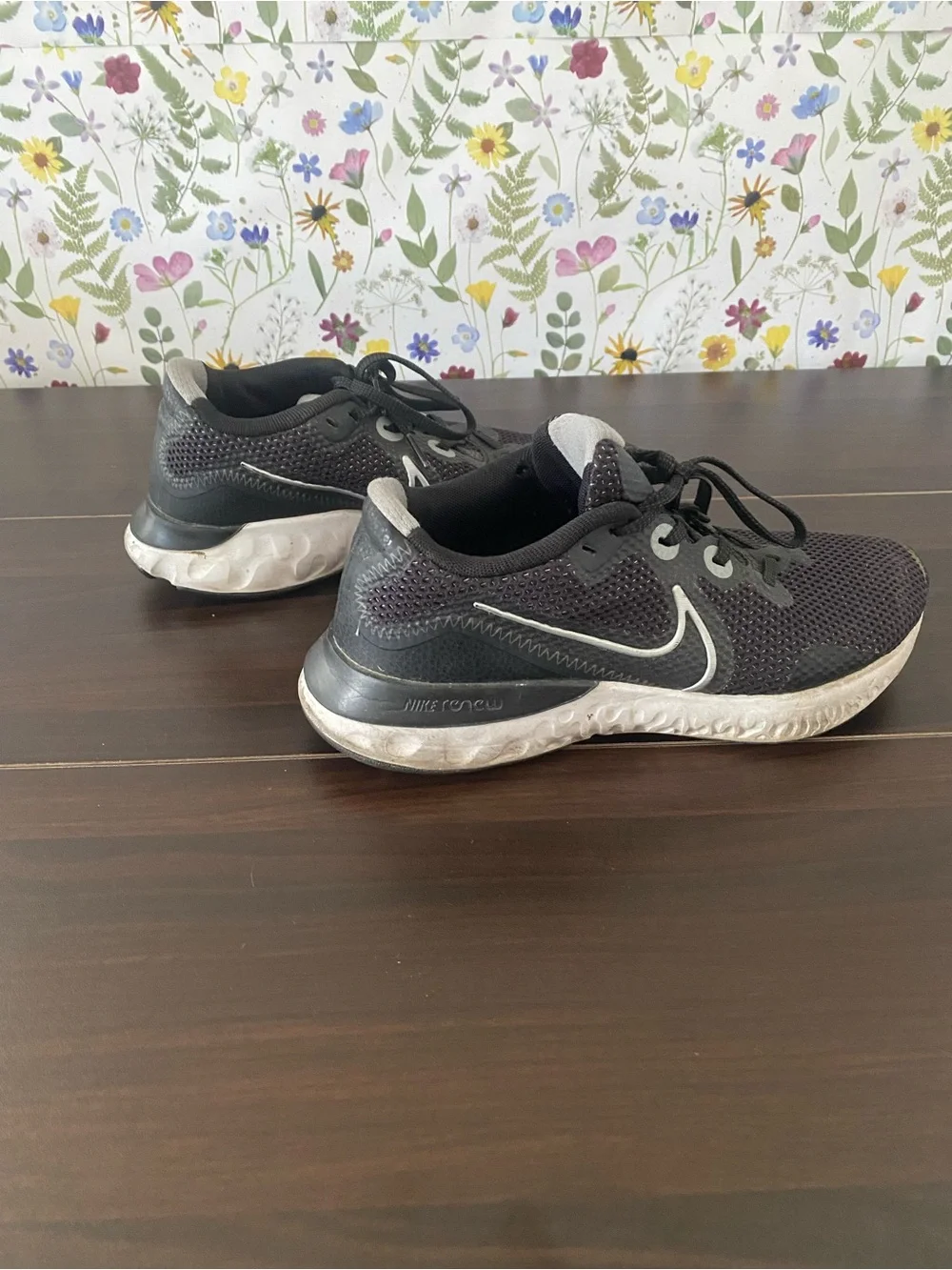 Nike Renew WMN’s Black and White Mesh Running Shoes Size 7.5